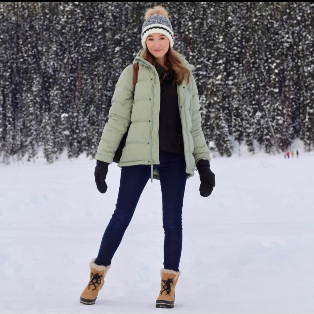 Aritzia The Super Puff Shorty Sage Green Puffer Jacket Size XS - Picture 3 of 8